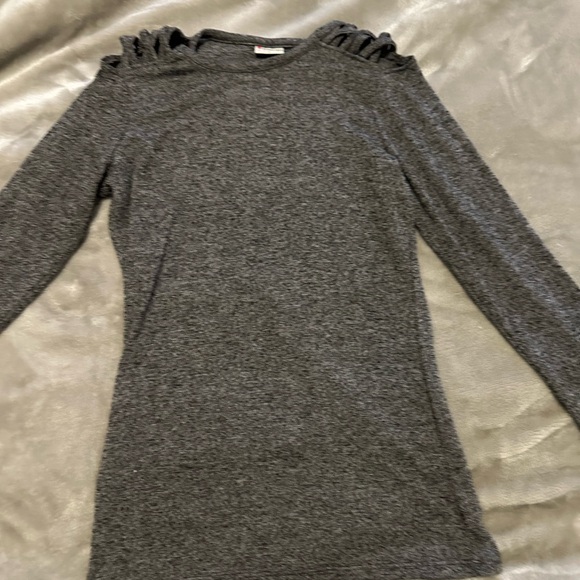 Two super soft and comfortable girls tops (Dec58) - Picture 5 of 7